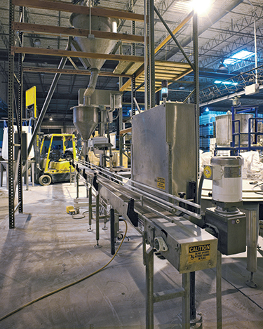 APCO Packaging Moves Perlite in Low Headroom Area with Flexible Screw Conveyor